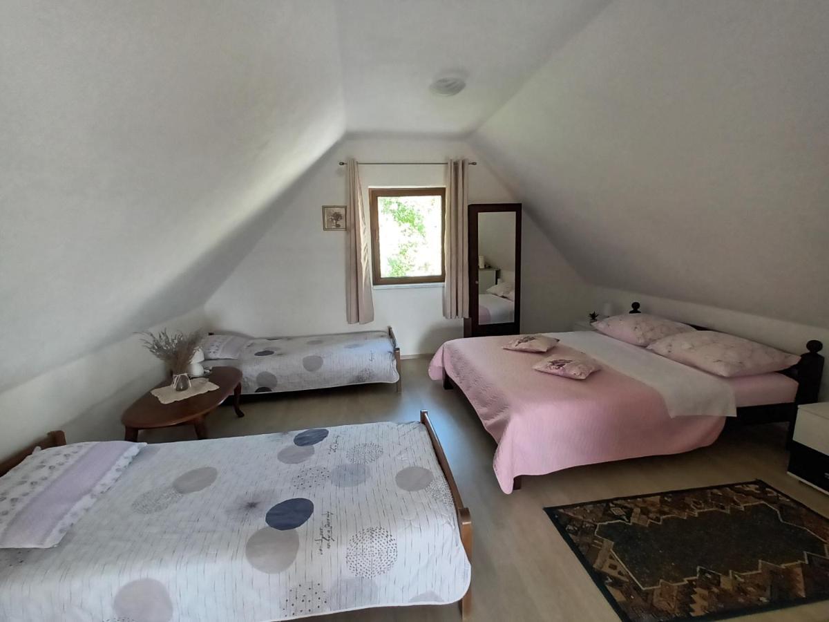 Guesthouse Loncar Plitvicka Jezera Bagian luar foto