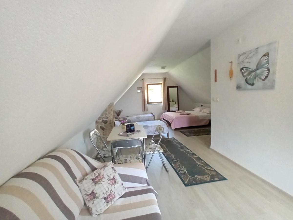 Guesthouse Loncar Plitvicka Jezera Bagian luar foto